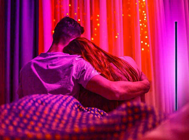 LED Eck-Stehlampe mit Regenbogenfarben