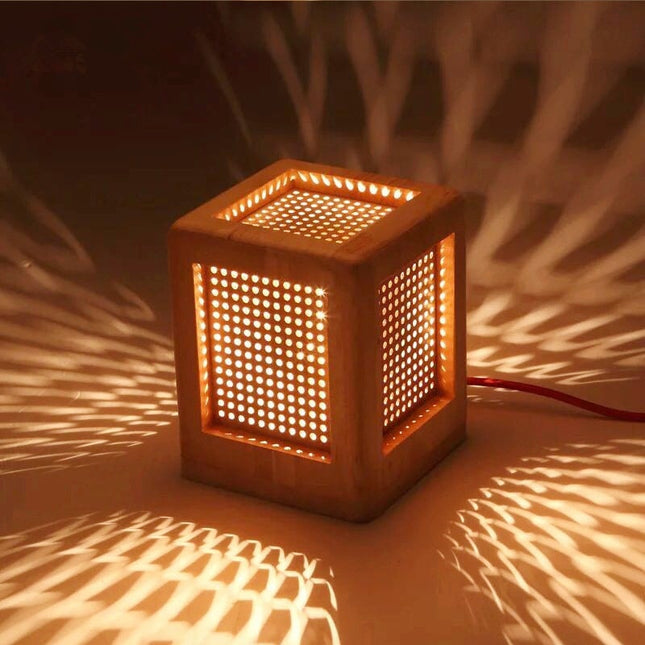 Quadratische Nachttischlampe aus Massivholz