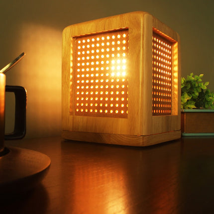 Quadratische Nachttischlampe aus Massivholz