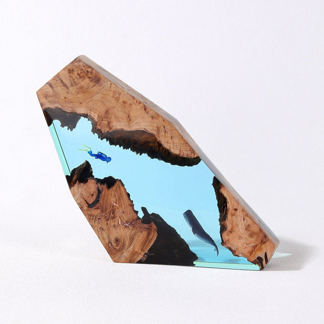 Dekorative Holz Lampe mit Wal Diorama