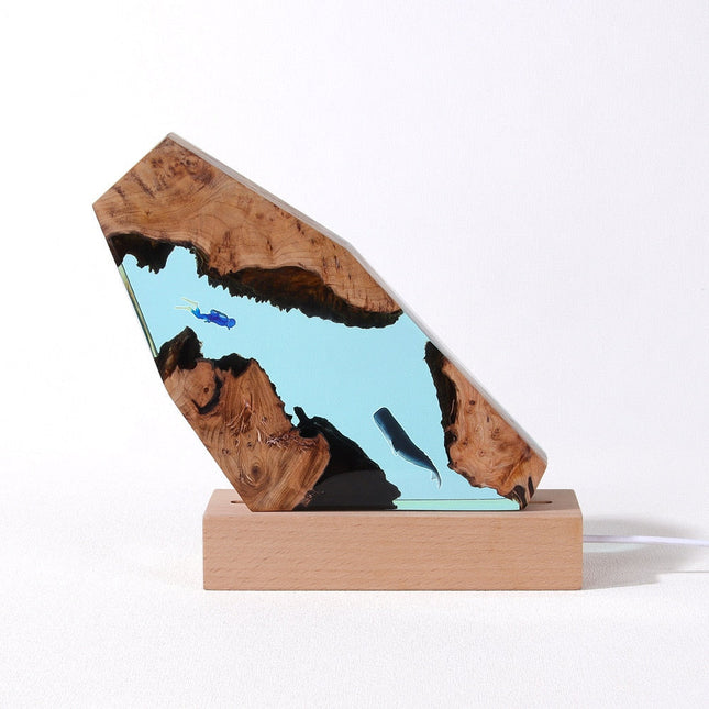 Dekorative Holz Lampe mit Wal Diorama