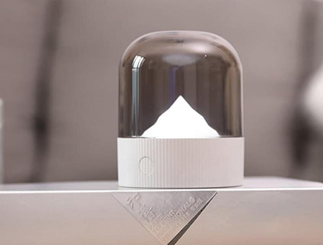 Nachttischlampe im Berg und Schnee Design