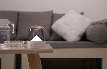 Nachttischlampe im Berg und Schnee Design