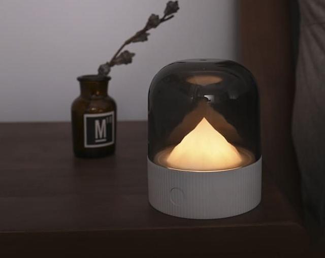 Nachttischlampe im Berg und Schnee Design