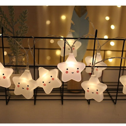 Weiße Lichterkette mit lächelnden Sternen