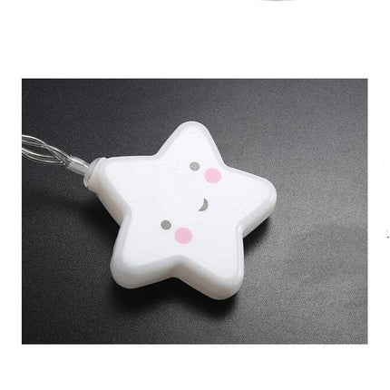 Weiße Lichterkette mit lächelnden Sternen