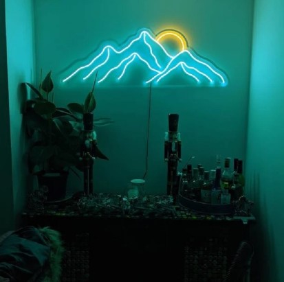 Buntes Berge Neon Schild als Wanddeko